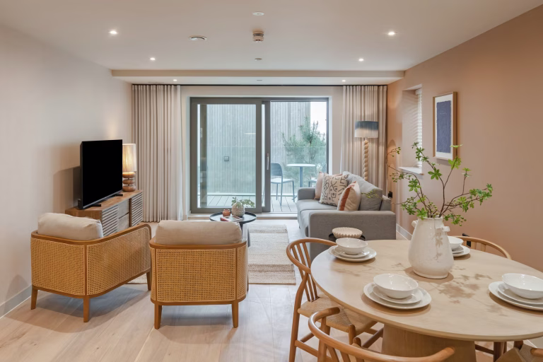 Living & Kitchen